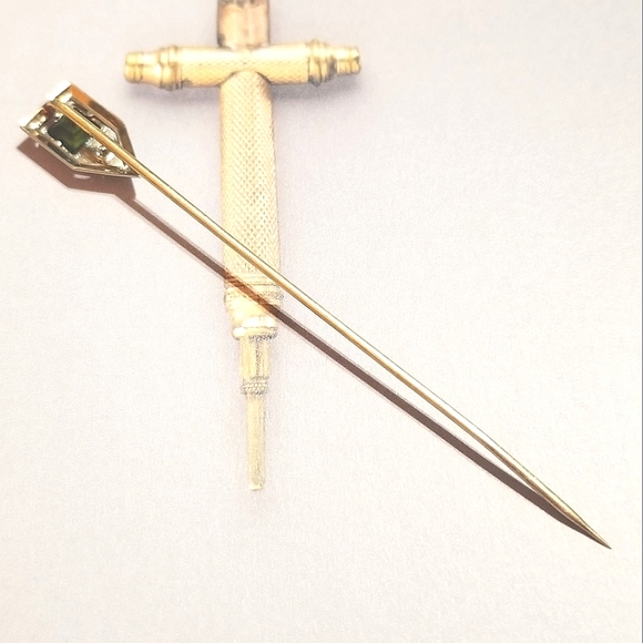 1920s SOLID 14KT & PLATINUM Diamond and Peridot Stick Pin - Picture 6 of 8